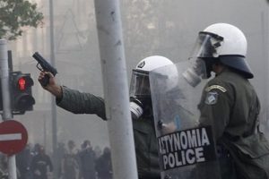 Grecia : represión del estado ante las protestas de los movimientos sociales