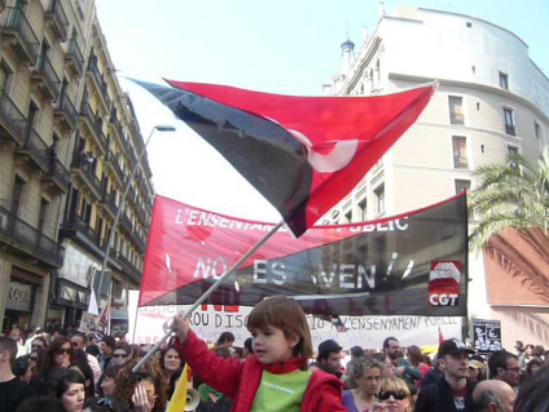 Rotunda respuesta de la Enseñanza a la Ley de Educación que pretende impulsar el gobierno de Catalunya