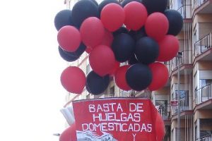 Lxs trabajadorxs de Santa Bárbara se concentran frente al Parlamento andaluz