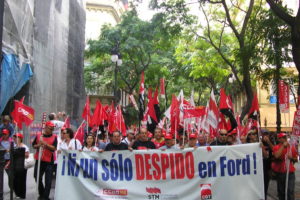 Miles de trabajadoras y trabajadores en las calles de València, contra los 600 despidos del ERE en Ford-Almussafes.