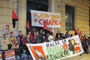 Murcia : La CGT se concentra contra el aumento de la edad de jubilación y para denunciar las agrasiones contra las comunidades zapatistas.