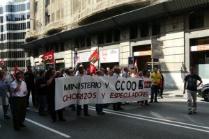 Barcelona : 200 afiliados de CGT cortan el tráfico en Via Laietana (17/6/10)
