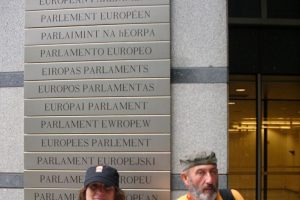 La CGT entregó en el Parlamento Europeo la “Carta a la Ciudadanía Europea por la Anulación de las Sentencias Franquistas”