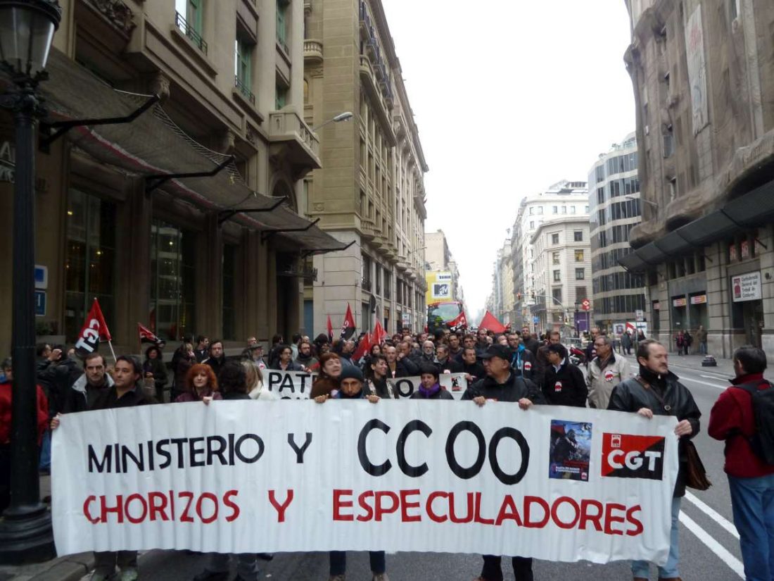 Barcelona : 200 militantes de CGT desalojados por la policía mientras reivindicaban el PSA para la organización.