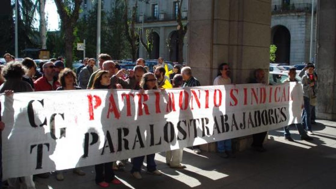 Madrid : Concentración de CGT-MCLMEx ante el Mº de Trabajo en defensa del patrimonio sindical (12.4.2011)
