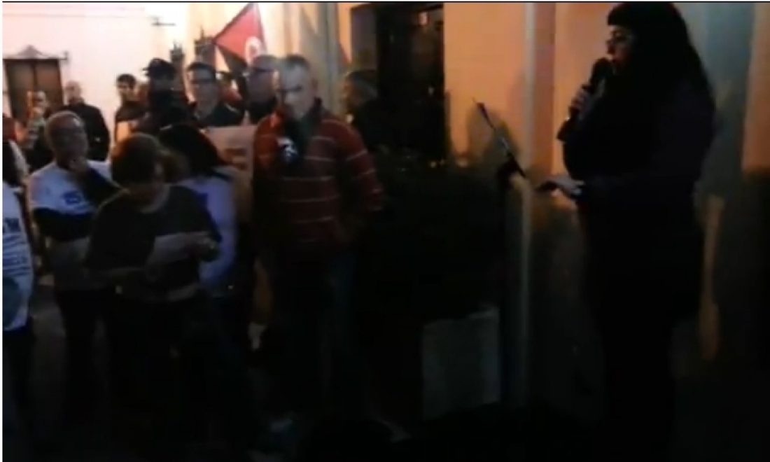 Acto de protesta contra el despido de una empleada en el Consistorio de La Barca [video]