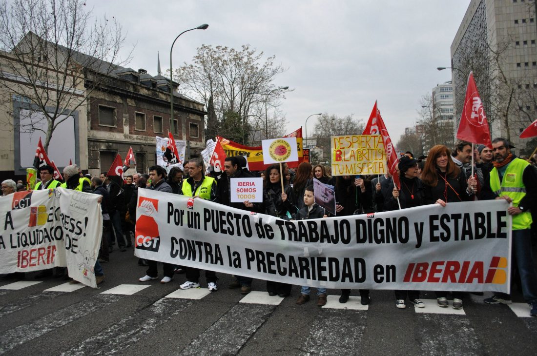 Trabajadores de Iberia se concentran espontáneamente en la T4