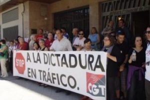Aumenta la participación en el 2º día de huelga indefinida de 13 a 15 horas en la DGT de la provincia de Barcelona