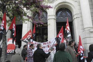 CGT inicia en Valencia concentraciones diarias ante Correos en protesta por la persecución a una empleada con baja médica a la que la empresa obliga a trabajar