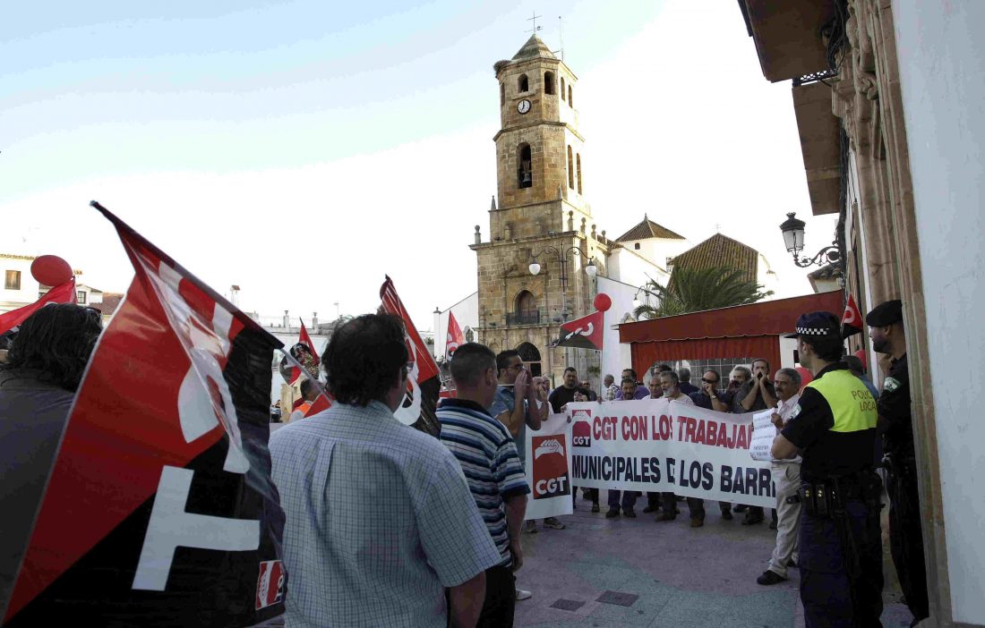 La sección sindical de CGT del ayuntamiento de Los Barrios denuncia al consistorio por riesgos laborales.