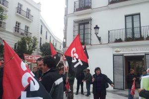 La plantilla de recogida de la basura, de Chiclana, convoca una huelga para el próximo 1 de enero