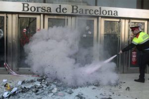 Juicio a Laura y Eva por la performance frente a la Bolsa de Barcelona el 29M de 2012, día de la Huelga General