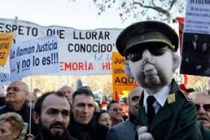 La Fiscalía General maniobra para que la Justicia argentina no pueda investigar la represión franquista, como ha quedado patente con las trabas para que Gerardo Iglesias no declare