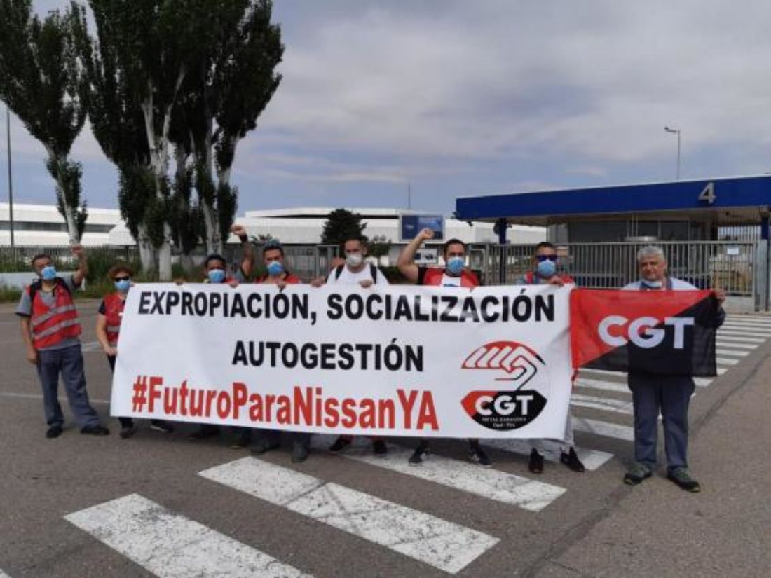 CGT se concentra contra el cierre de la planta de Nissan en Barcelona