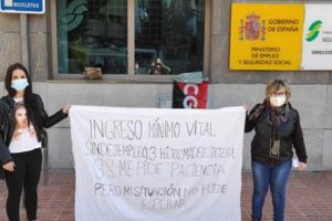 La Dirección Provincial de la Seguridad Social resuelve favorablemente el Ingreso Mínimo Vital de Cintia tras dos días de protestas en Málaga