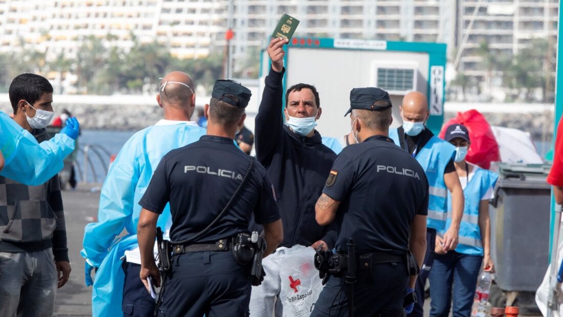 La ultraderecha española y catalana pisotea los derechos de los menores.