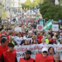 Miles de personas salen a la calle en Madrid en una nueva jornada de lucha por unas pensiones dignas para las personas trabajadoras