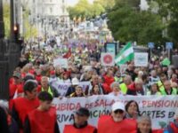 Miles de personas salen a la calle en Madrid en una nueva jornada de lucha por unas pensiones dignas para las personas trabajadoras