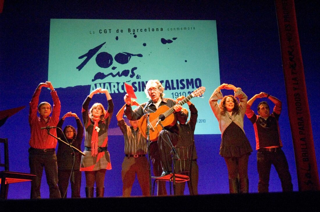 Más de 1700 personas en el concierto de Paco Ibáñez organizado por la CGT de Barcelona en el BTM -antiguo Palacio de los deportes- (26/11/2010)