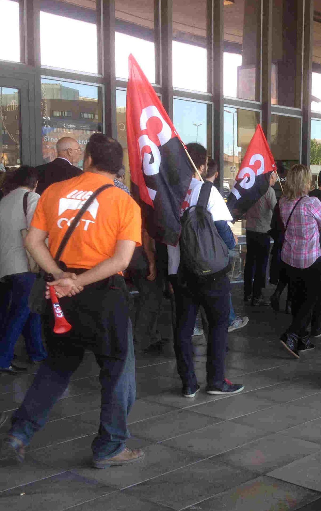 Jornada de lucha por un ferrocarril público y contra la privatización el viernes 17 de mayo en la Estación de Sants, Barcelona