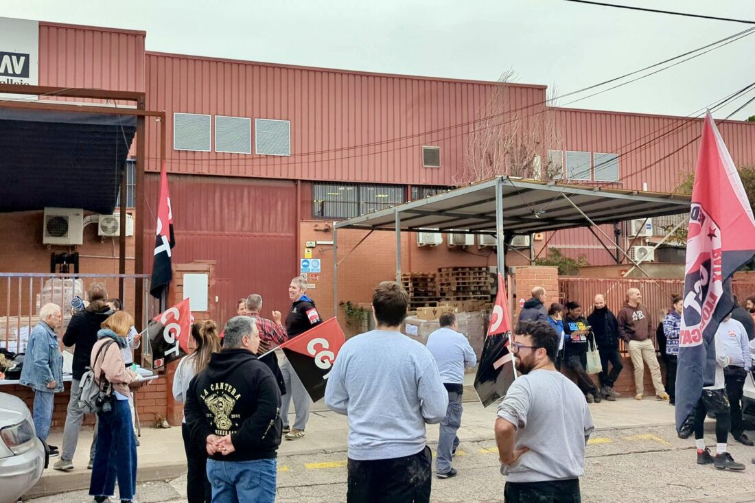 CGT muestra su solidaridad con las trabajadoras en huelga de ACRÍLICOS VALLEJO y PEZERO.