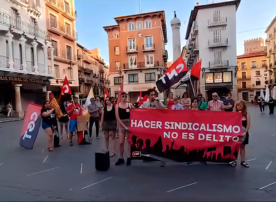 “Somos más de seis”: CGT muestra su solidaridad con las compañeras encausadas de ‘La Suiza’.