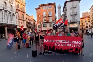 “Somos más de seis”: CGT muestra su solidaridad con las compañeras encausadas de ‘La Suiza’.